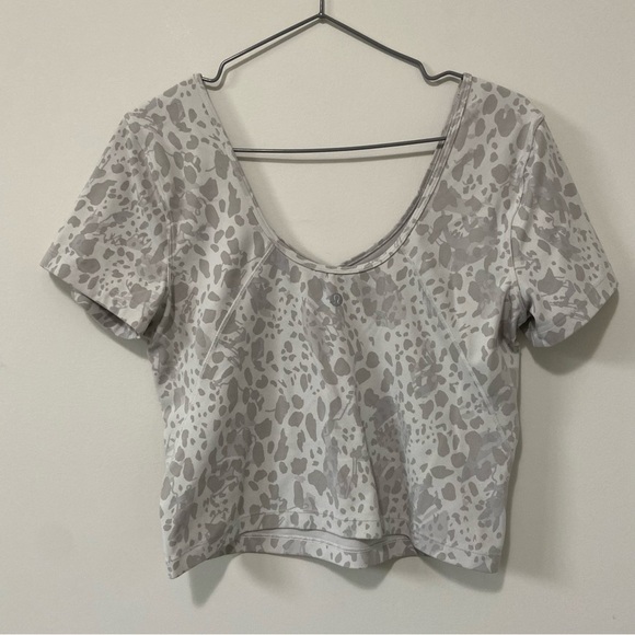 Lululemon Cheetah Camo Antique White Multi Align Nulu T-Shirt Size 10 - Picture 6 of 6